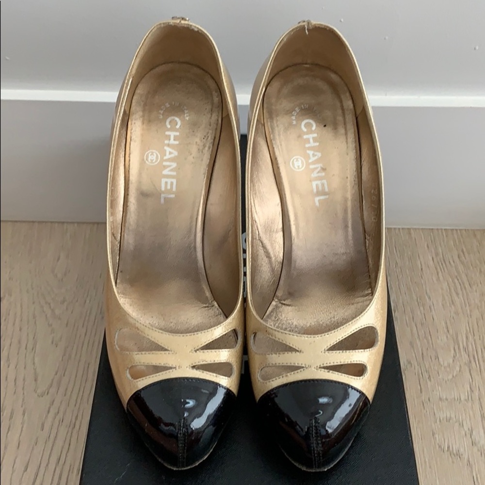 CHANEL pumps